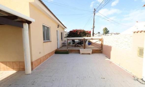 Resale - Villa - Torrevieja - La Siesta - El Salado - Torreta