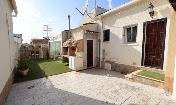 Resale - Villa - Torrevieja - La Siesta - El Salado - Torreta