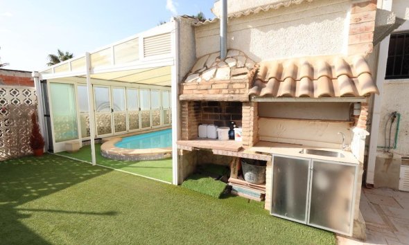 Resale - Villa - Torrevieja - La Siesta - El Salado - Torreta