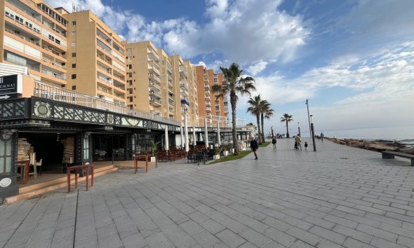 Resale - Apartment - Torrevieja - Playa del cura