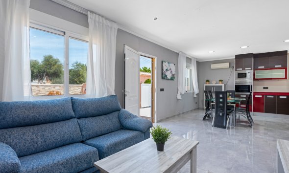 Resale - Villa - Torrevieja