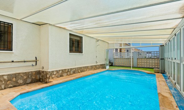 Resale - Villa - Torrevieja