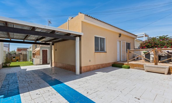 Resale - Villa - Torrevieja