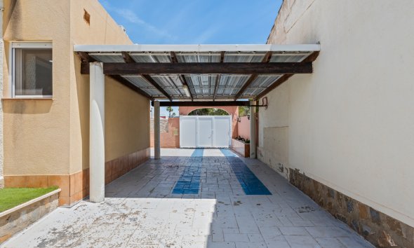 Resale - Villa - Torrevieja