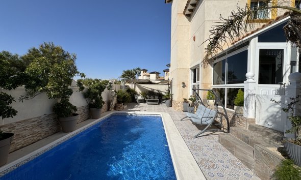 Resale - Villa - La Zenia