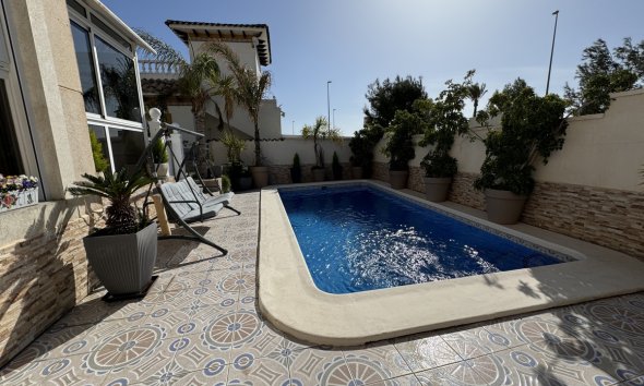 Resale - Villa - La Zenia