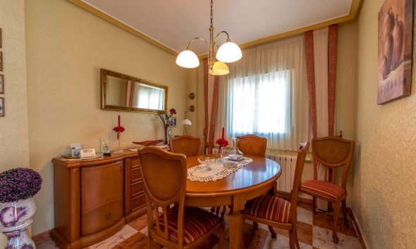 Resale - Villa - Villamartin