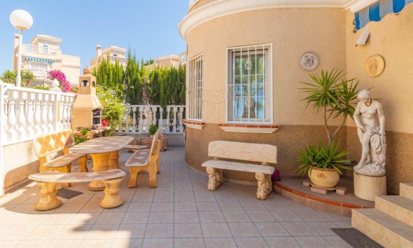 Resale - Villa - Torrevieja - Los altos