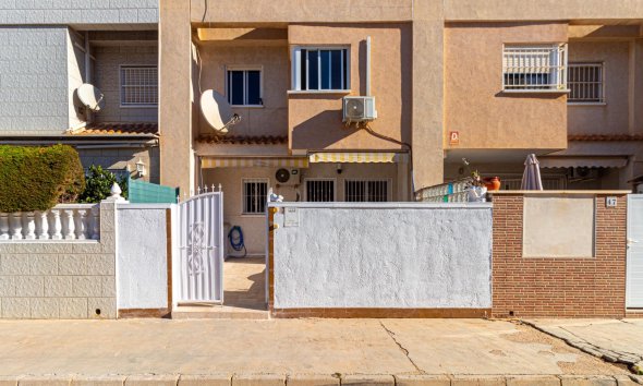 Resale - Town House - Torrevieja - Aguas Nuevas