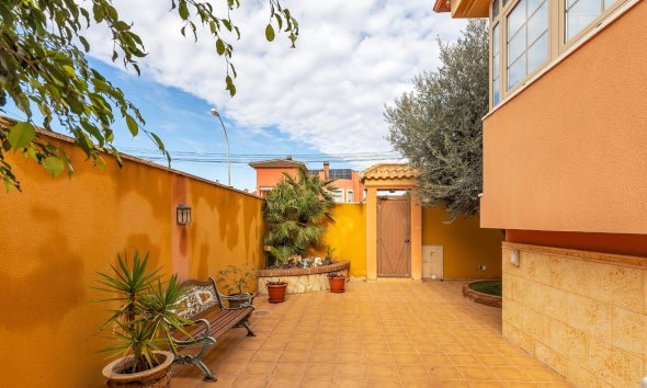 Resale - Town House - Torrevieja - Aguas Nuevas