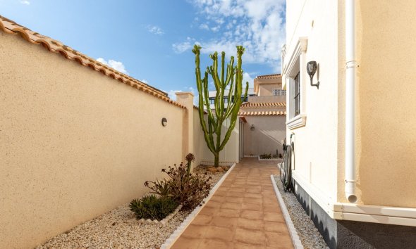 Resale - Villa - Orihuela Costa - Playa Flamenca