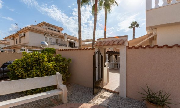 Resale - Villa - Orihuela Costa - Playa Flamenca