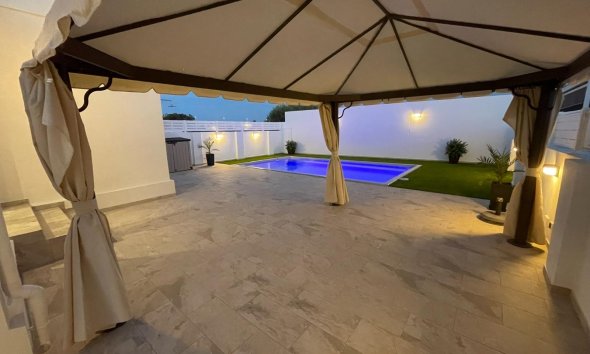 Resale - Villa - Torrevieja - San luis