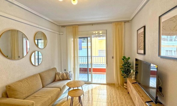 Resale - Apartment - Torrevieja - Estacion de autobuses