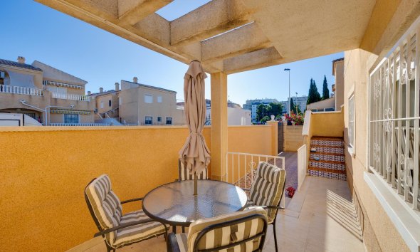 Resale - Villa - Torrevieja - Pueblo - Centro