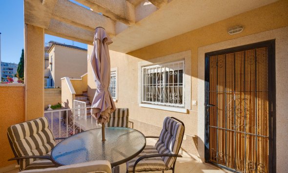 Resale - Villa - Torrevieja - Pueblo - Centro