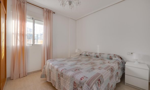 Resale - Villa - Torrevieja - Pueblo - Centro