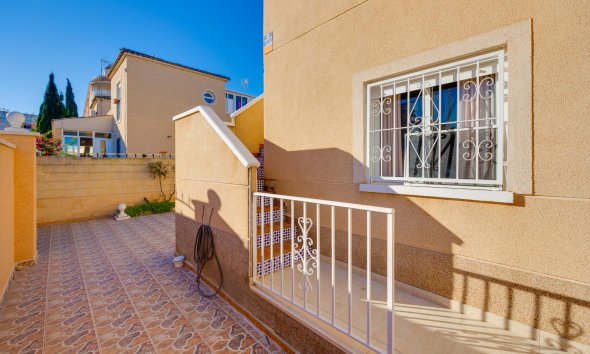 Resale - Villa - Torrevieja - Pueblo - Centro