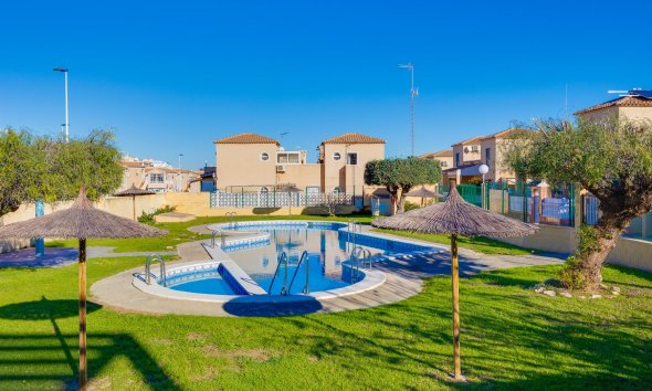 Resale - Villa - Torrevieja - Pueblo - Centro