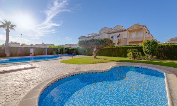 Resale - Villa - Torrevieja - Pueblo - Centro