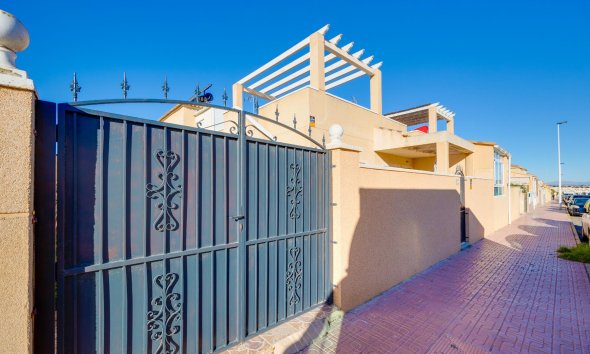 Resale - Villa - Torrevieja - Pueblo - Centro