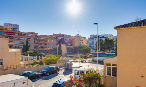 Resale - Villa - Torrevieja - Pueblo - Centro