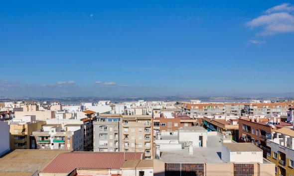 Resale - Apartment - Torrevieja - Playa del Acequión