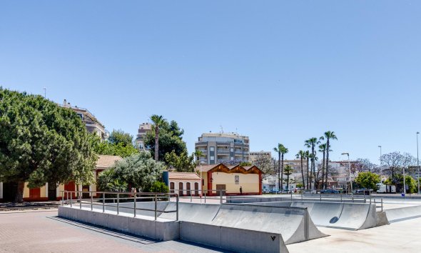 Resale - Bungalow - Torrevieja - Playa de La Acequion