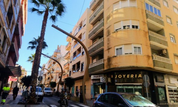 Resale - Apartment - Torrevieja - Centro