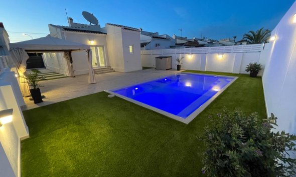 Resale - Villa - Torrevieja - San luis