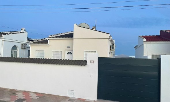 Resale - Villa - Torrevieja - San luis