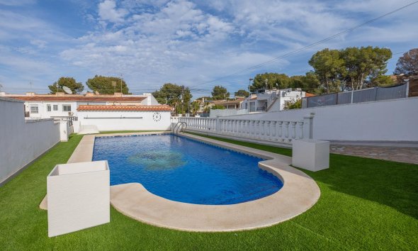 Resale - Villa - Torrevieja - Los Balcones - Los Altos del Edén