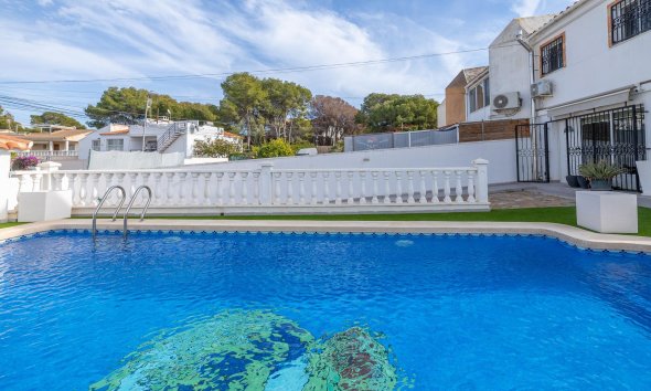 Resale - Villa - Torrevieja - Los Balcones - Los Altos del Edén