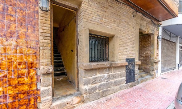 Resale - Commercial premises / Commercial unit / Retail space - Torrevieja - Playa del cura