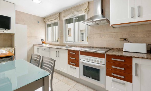 Resale - Apartment - Torrevieja - Torrevieja Centro