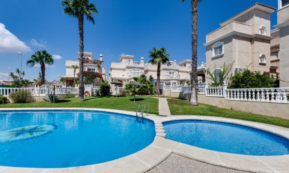 Resale - Villa - Los Altos