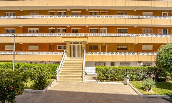 Resale - Apartment - Punta Prima