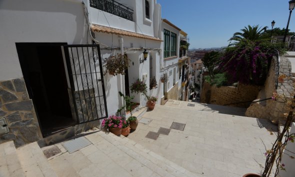 Resale - Terraced house / Townhouse - Alicante