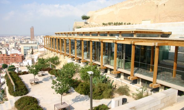 Resale - Terraced house / Townhouse - Alicante