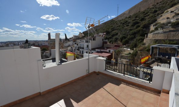 Resale - Terraced house / Townhouse - Alicante