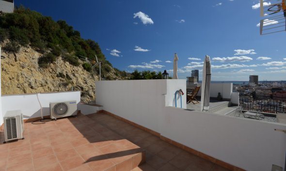 Resale - Terraced house / Townhouse - Alicante
