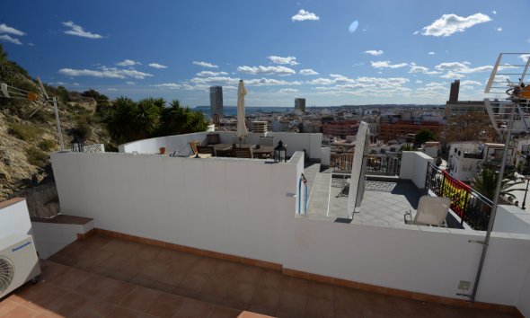 Resale - Terraced house / Townhouse - Alicante
