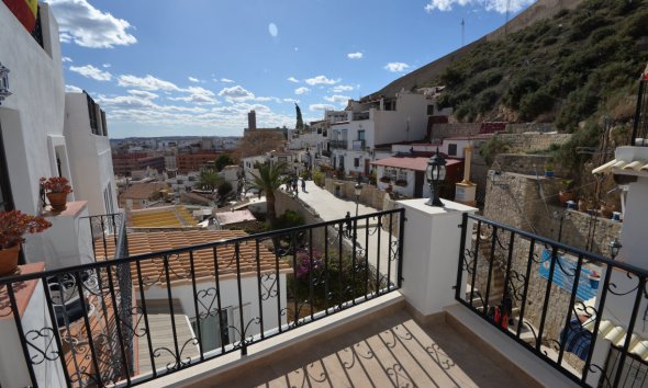 Resale - Terraced house / Townhouse - Alicante