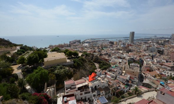 Resale - Terraced house / Townhouse - Alicante