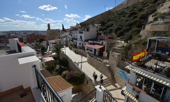 Resale - Terraced house / Townhouse - Alicante