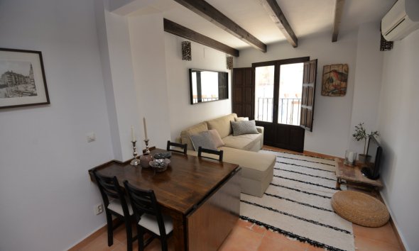 Resale - Terraced house / Townhouse - Alicante