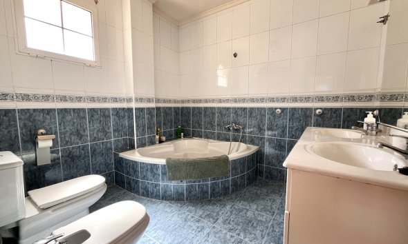 Resale - Villa - Orihuela Costa - La Zenia