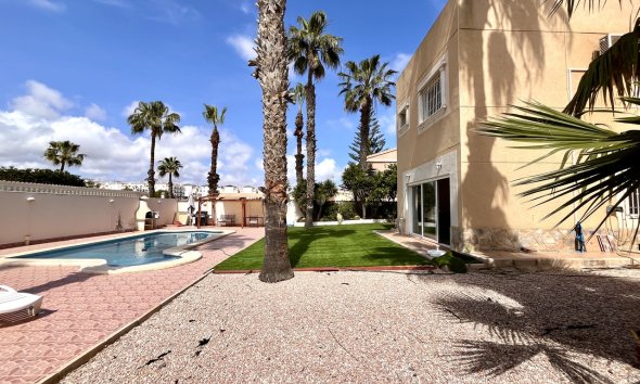 Resale - Villa - Orihuela Costa - La Zenia
