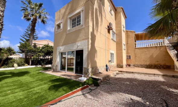 Resale - Villa - Orihuela Costa - La Zenia