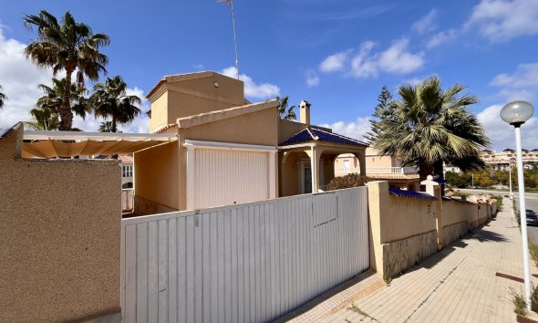 Resale - Villa - Orihuela Costa - La Zenia